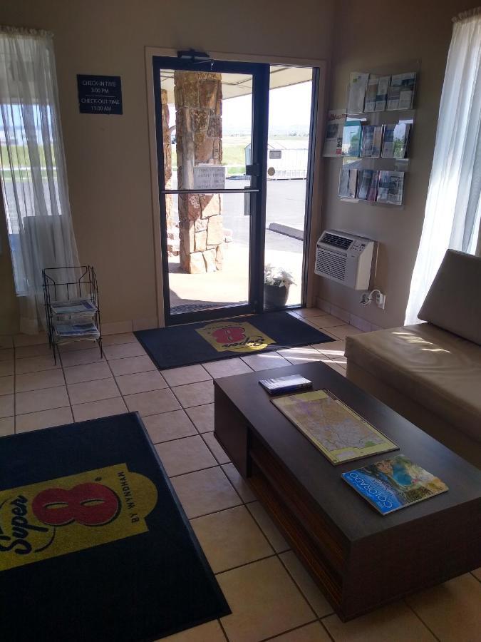 Super 8 By Wyndham Craig Hotel Kültér fotó