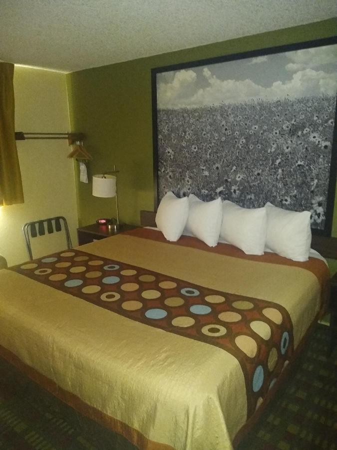 Super 8 By Wyndham Craig Hotel Kültér fotó