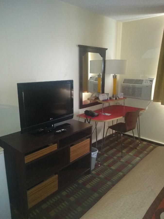 Super 8 By Wyndham Craig Hotel Kültér fotó