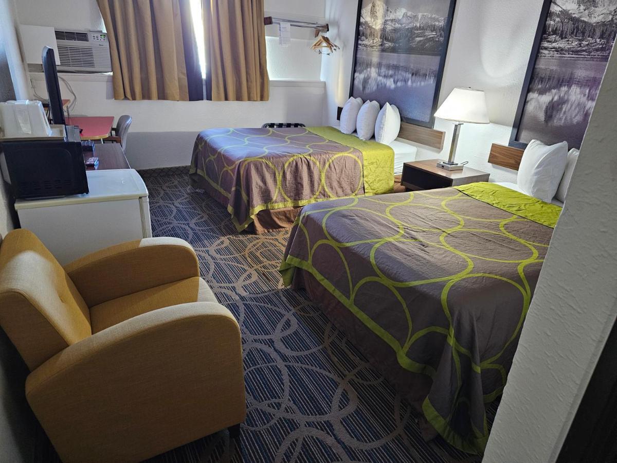 Super 8 By Wyndham Craig Hotel Kültér fotó