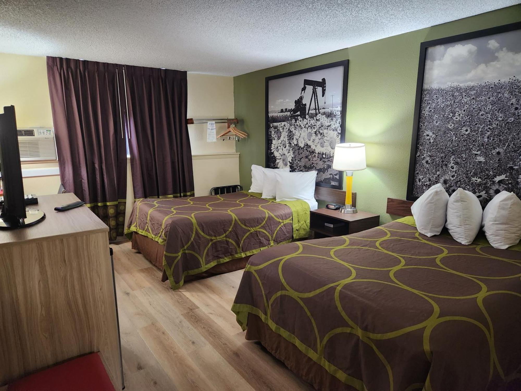 Super 8 By Wyndham Craig Hotel Kültér fotó